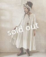 再入荷　pollenbienco／ミルク生成り教会ワンピース