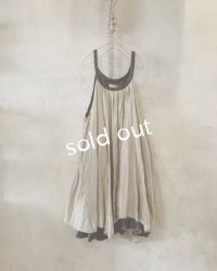 pollenbienco／リバーシブルギャザーワンピース・生成りとグレー