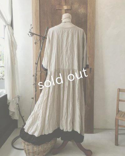 画像13: MARCHE' DE SOEUR／生成りベージュ×ブラックリネンワンピース