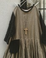 画像2: MARCHE' DE SOEUR/ウォッシュリネンワンピース・カーキブラウン×黒 (2)
