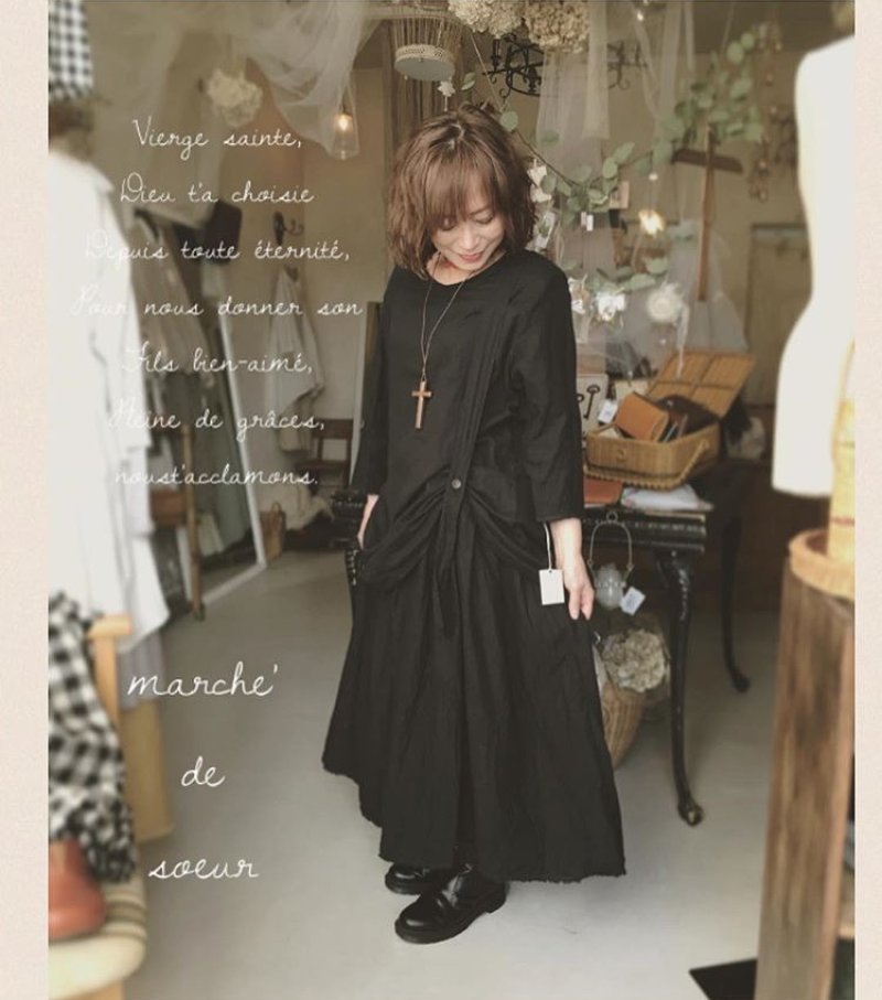 画像1: MARCHE' DE SOEUR/ワンショルダーワンピース・スミクロ