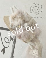 sukekiyo／うさキヨひめ、おぼうしに乗る