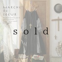 MARCHE' DE SOEUR／ギャザースリットワンピース・ギンガム袖×ブラック