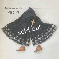 mifumi／wideジュノーぺちぱんつ・黒にベージュ刺繍