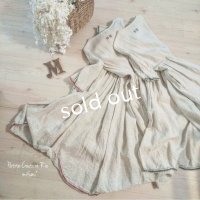 mifumi／後ろ刺繍のタックとギャザーのワンピース・青耳リネン