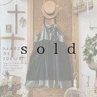 MARCHE' DE SOEUR／アンのキャミワンピース・エボニーブラック【コサージュタイ付】