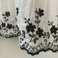 画像3: mifumi／Wトロンのワンピース・白に黒花