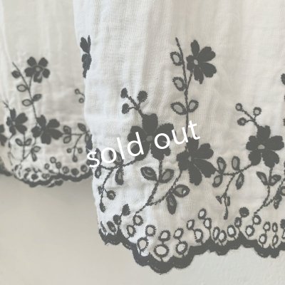 画像3: mifumi／Wトロンのワンピース・白に黒花