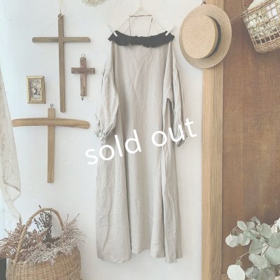 画像6: mifumi／ぷちピエロのワンピース・生成りに黒襟