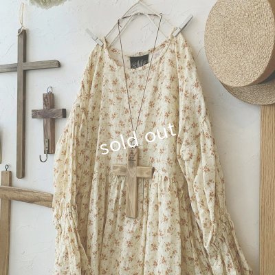 画像2: mifumi／Wトロンのワンピース・クリームブーケ