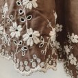 画像4: mifumi／Wトロンのワンピース・茶に生成り花