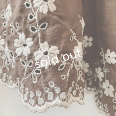 画像4: mifumi／Wトロンのワンピース・茶に生成り花