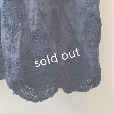 画像4: mifumi／Wトロンのワンピース・ネイビーベル刺繍