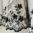 画像4: mifumi／Wトロンのワンピース・グレーに黒花