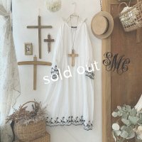 mifumi／Wトロンのワンピース・白に黒花