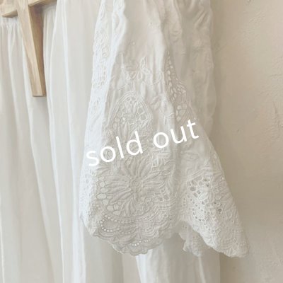 画像3: mifumi／Wトロンのワンピース・白ベル刺繍