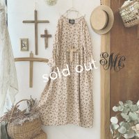 mifumi／Wトロンのワンピース・ベージュピンクブーケ