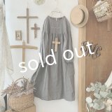 mifumi／アトリエ刺繍ポワンヨークワンピース・濃灰