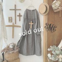mifumi／アトリエ刺繍ポワンヨークワンピース・濃灰