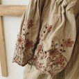 画像4: mifumi／Wトロンのワンピース・カーキに茶花