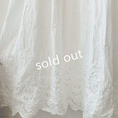 画像4: mifumi／Wトロンのワンピース・白ベル刺繍