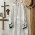 画像6: mifumi／Wトロンのワンピース・白に黒花