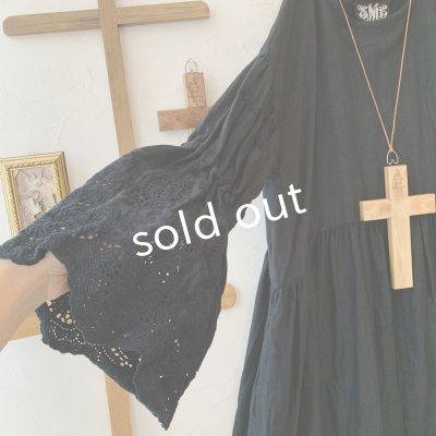 画像3: mifumi／Wトロンのワンピース・黒ベル刺繍