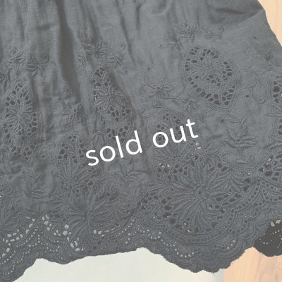 画像4: mifumi／Wトロンのワンピース・黒ベル刺繍