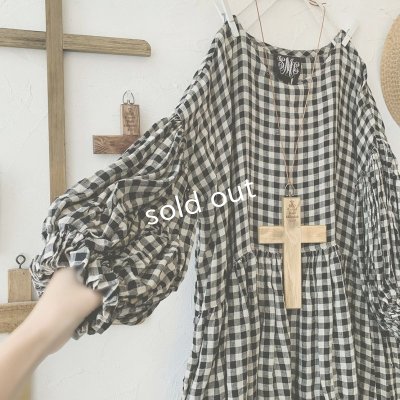 画像2: mifumi／ドロップショルダーボリュームpuffワンピース・黒×生成ギンガム