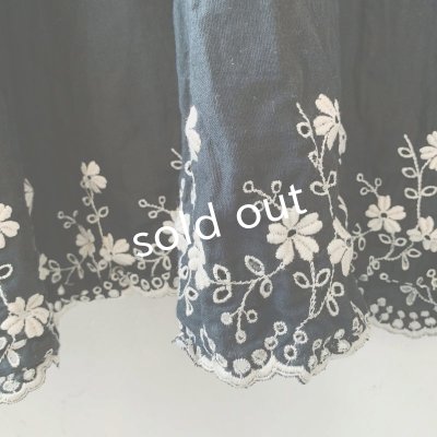 画像5: mifumi／Wトロンのワンピース・黒に生成り花