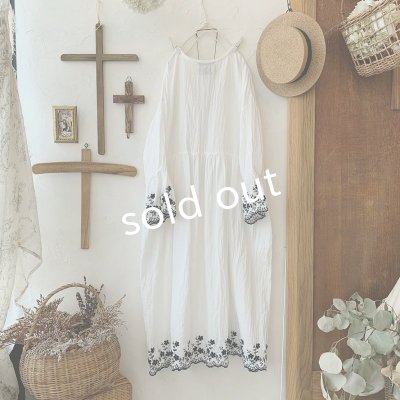 画像5: mifumi／Wトロンのワンピース・白に黒花