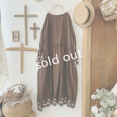 画像5: mifumi／Wトロンのワンピース・茶に生成り花