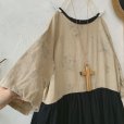 画像2: mifumi／hibinoワンピース・シャビー黒花×黒スカート (2)