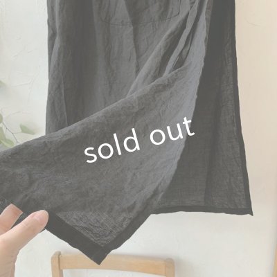 画像5: mifumi/タックとアトリエ刺繍のエプロン・黒