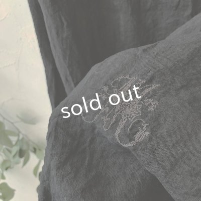 画像4: mifumi/タックとアトリエ刺繍のエプロン・黒