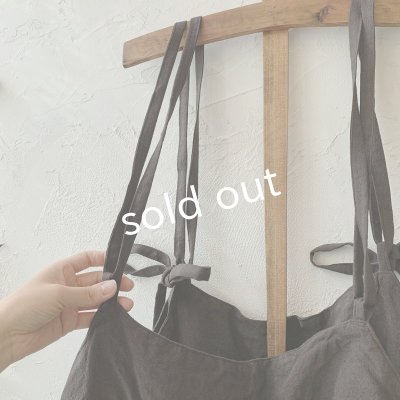 画像4: mifumi/ふたつりぼんのエプロンワンピース・こげ茶