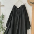 画像2: mifumi／アトリエ刺繍 森のオーバーワンピース・黒 (2)