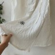 画像4: mifumi／タックとアトリエ刺繍のエプロン・オフ