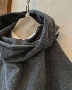 画像2: MARCHE' DE SOEUR／ウールへリンボンのポンチョ・杢チャコール (2)