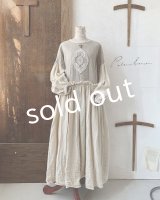 MARCHE' DE SOEUR／ブルターニュの少女のドレス・écru