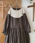 画像2: mifumi／アトリエ刺繍 キャロルのドレス・こげ茶×エクリュ (2)