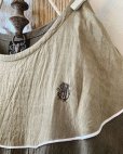 画像3: mifumi／アトリエ刺繍 キャロルのドレス・カーキ×薄カーキ (3)