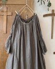 画像2: mifumi／アトリエ刺繍 森のオーバーワンピース・濃灰 (2)