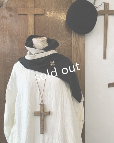 画像4: MARCHE' DE SOEUR/教会のケープ・リバーシブル【木の十字架ブローチ付】