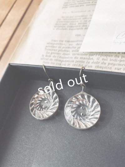 画像4: caco grass works／ヴィンテージガラスボタンのピアス・C