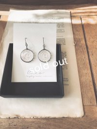 caco grass works／ヴィンテージガラスボタンのピアス・C