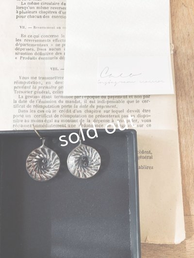 画像3: caco grass works／ヴィンテージガラスボタンのピアス・C