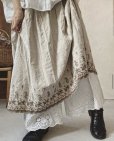 画像13: MARCHE' DE SOEUR／二枚仕立ての花刺繍スカートパンツ・ダンガリー×黒 (13)
