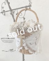 pollenbienco／アンティークタッセルレースと十字架のバスケット