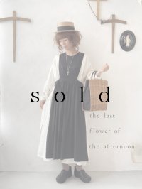 the last flower of the afternoon／月暈のpinafore vest・黒